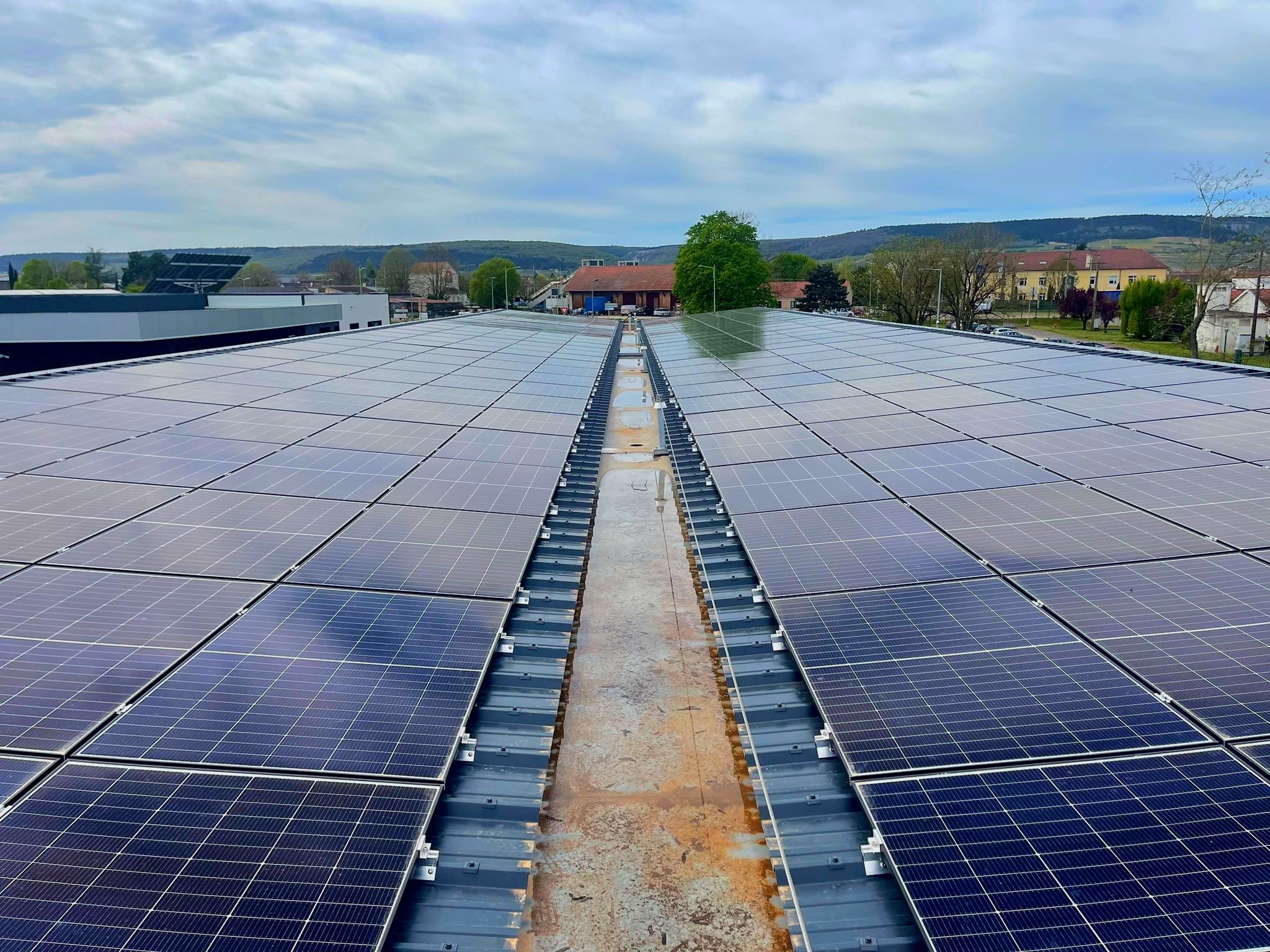 Installation photovoltaïque sur toiture industrielle