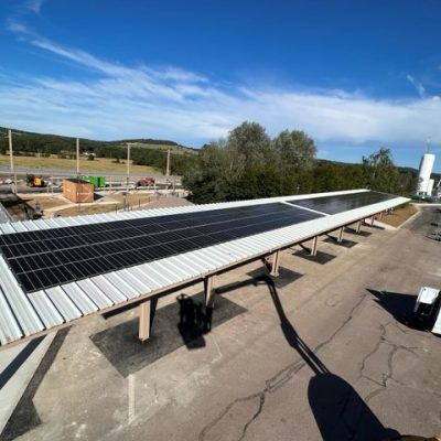 Installation d'ombrières photovoltaïques sur un site industriel