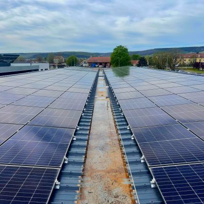 Installation photovoltaïque sur toiture industrielle