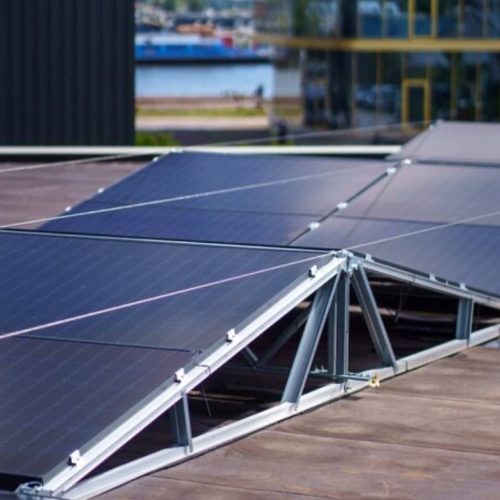 RABLE4Roofs : Zest installe la structure photovoltaïque autoportante venue des Pays-Bas